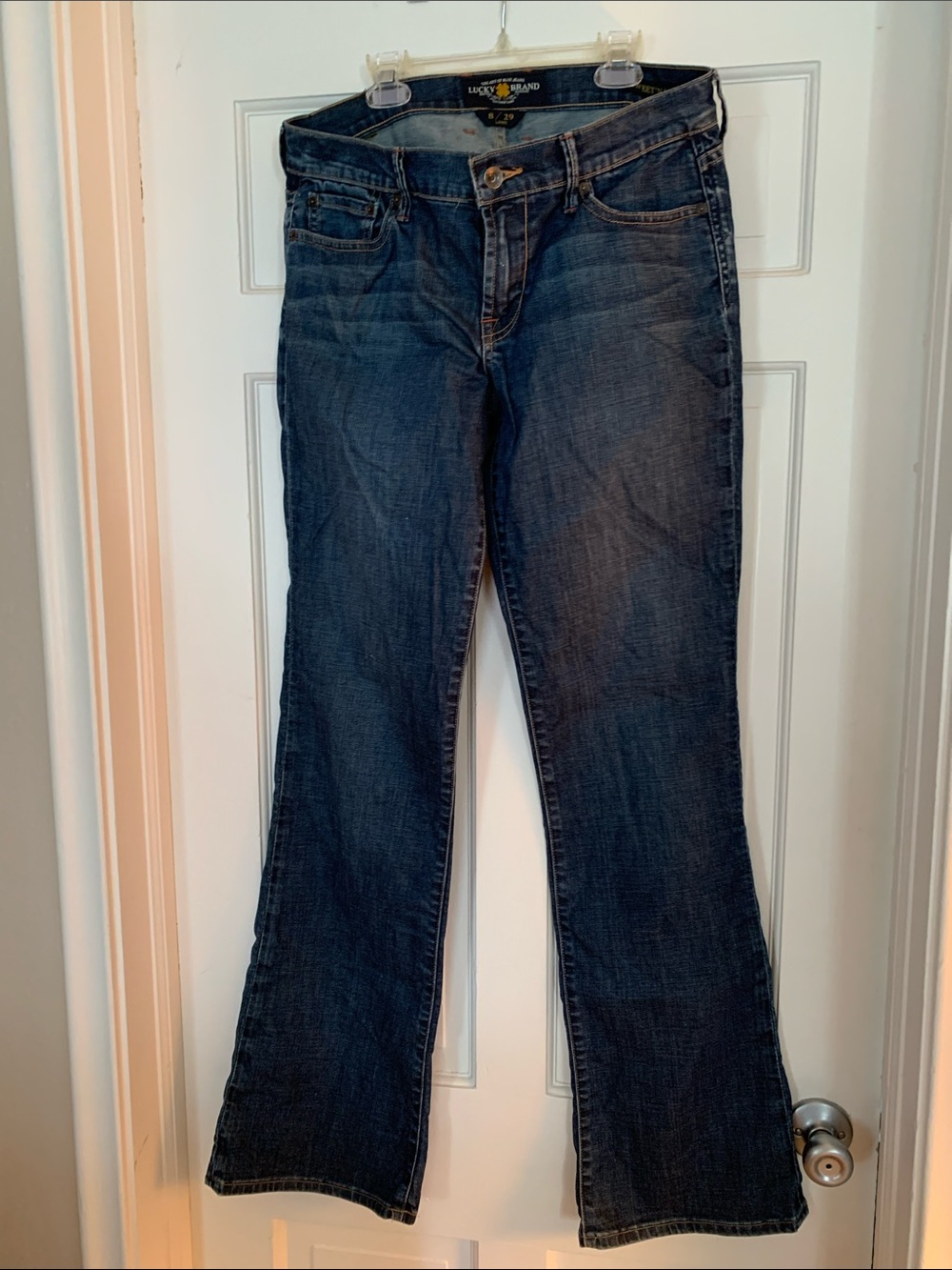 Lucky Brand Sweet’N Low Jeans 🍀
Size 8 Long (fits more like a 10); flared
⭐️